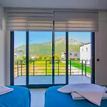 Oezel Villa